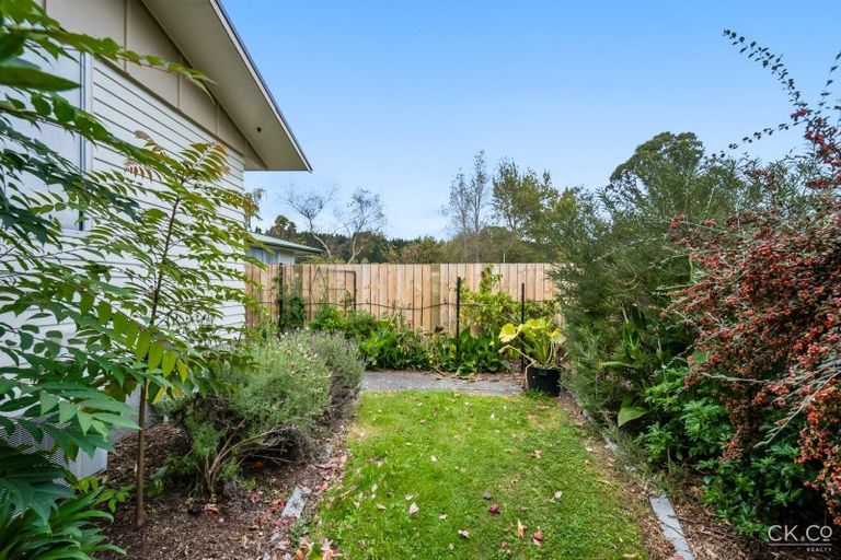 Photo of property in 4 Speargrass Grove, Timberlea, Upper Hutt, 5018