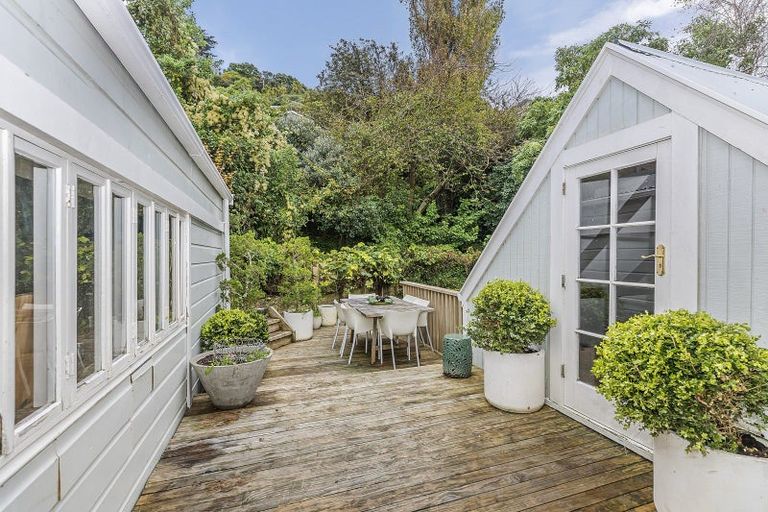 Photo of property in 25 Upper Bourke Street, Kilbirnie, Wellington, 6022