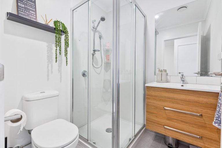 Photo of property in 32 Wharara Lane, Massey, Auckland, 0614