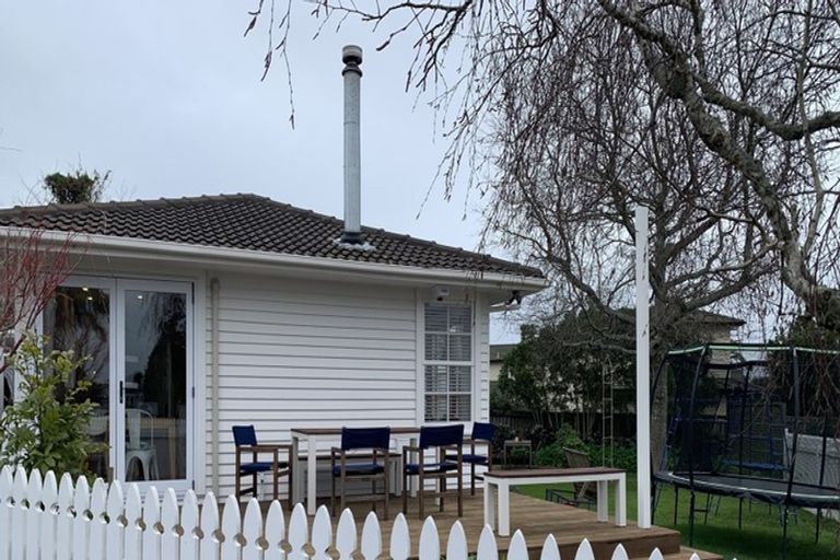 Photo of property in 1/30 Kea Place, Mangere Bridge, Auckland, 2022