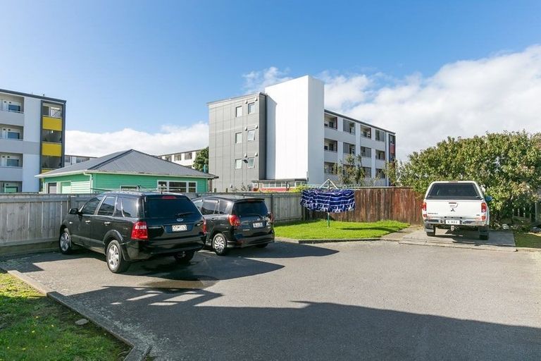 Photo of property in 2/615 Evans Bay Parade, Kilbirnie, Wellington, 6022