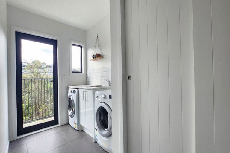 Photo of property in 6 Cartographer Way, Whitby, Porirua, 5024