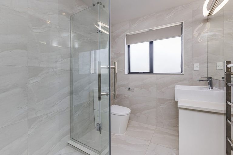 Photo of property in 76 Twin Parks Rise, Papakura, 2110