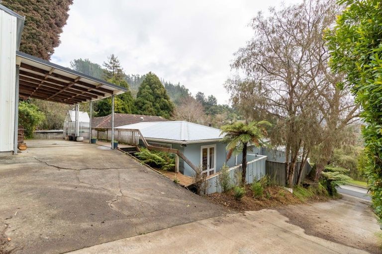 Photo of property in 124 Wyndham Road, Pinehaven, Upper Hutt, 5019