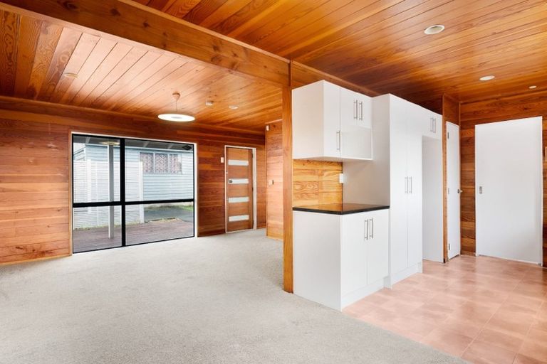 Photo of property in 1/2 Woodside Road, Manurewa, Auckland, 2102