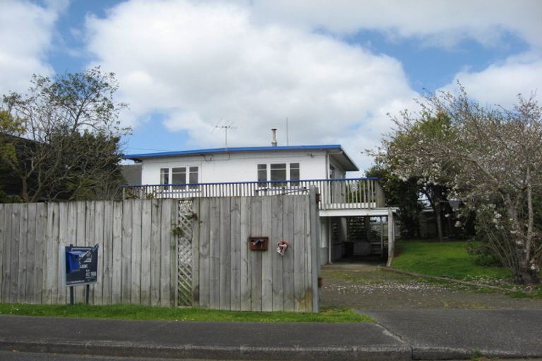 Photo of property in 1 The Terrace, Herald Island, Auckland, 0618
