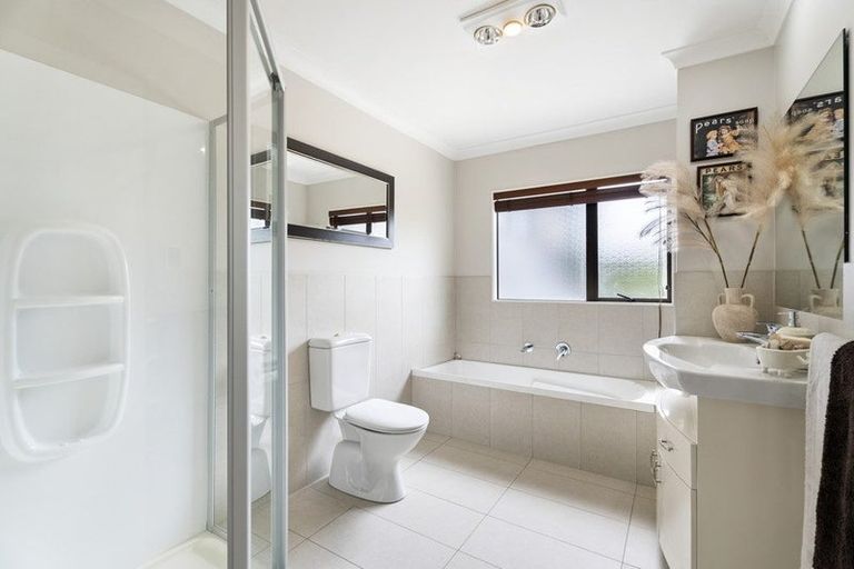 Photo of property in 28 Durbin Court, Greenhithe, Auckland, 0632