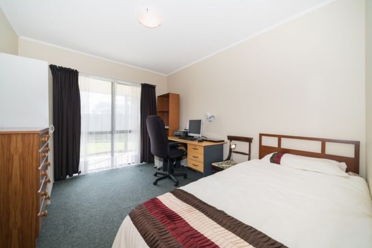 Photo of property in 27 Charles Cross Street, Longburn, Palmerston North, 4412