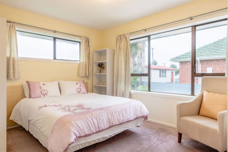 Photo of property in 132 Avonhead Road, Avonhead, Christchurch, 8042