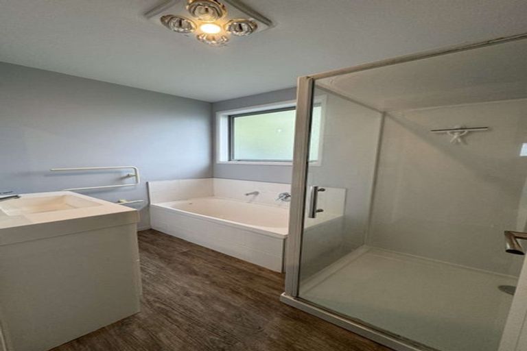 Photo of property in 17 Royal Park Drive, Parklands, Christchurch, 8083