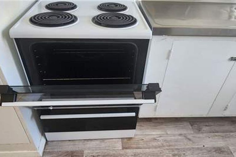 Photo of property in 6a Matahourua Crescent, Cannons Creek, Porirua, 5024