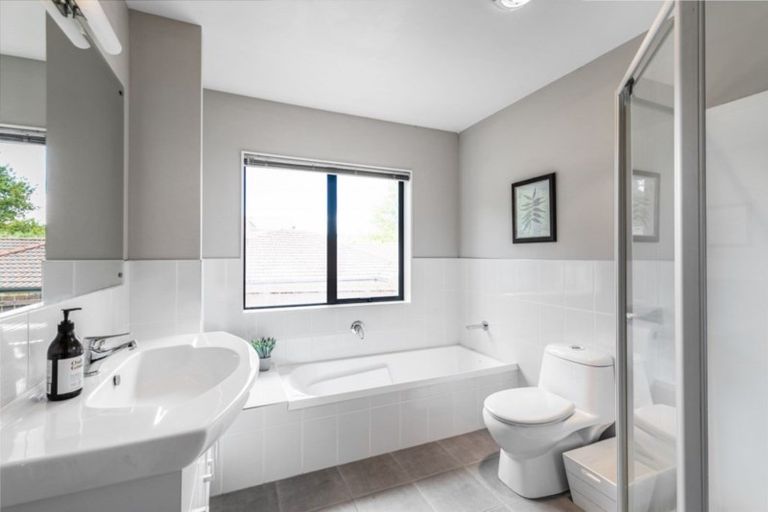 Photo of property in 86 Seabrook Avenue, New Lynn, Auckland, 0600