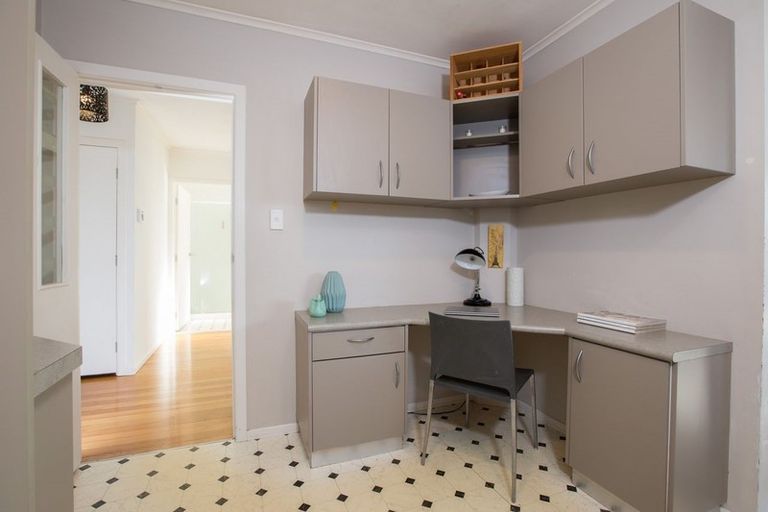 Photo of property in 9 Barron Drive, Green Bay, Auckland, 0604