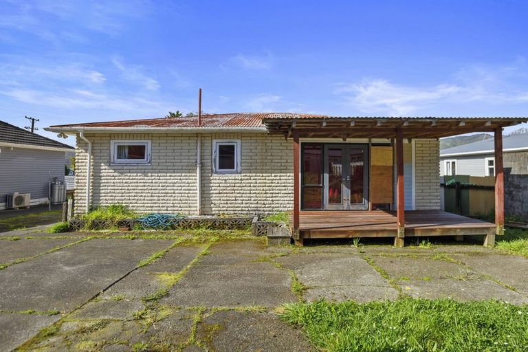 Photo of property in 147 Wainuiomata Road, Wainuiomata, Lower Hutt, 5014