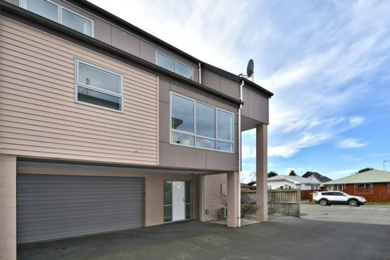 Photo of property in 8 Broadbent Street, Riccarton, Christchurch, 8041