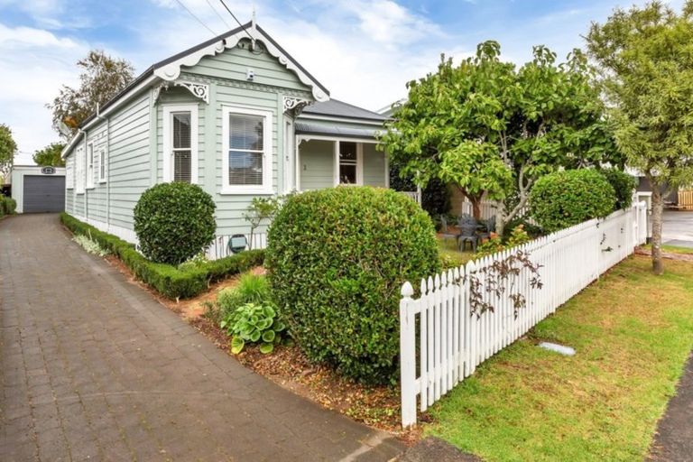 Photo of property in 2 Drummond Street, Regent, Whangarei, 0112