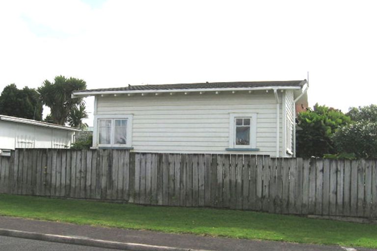 Photo of property in 1a Brennan Avenue, Te Atatu Peninsula, Auckland, 0610