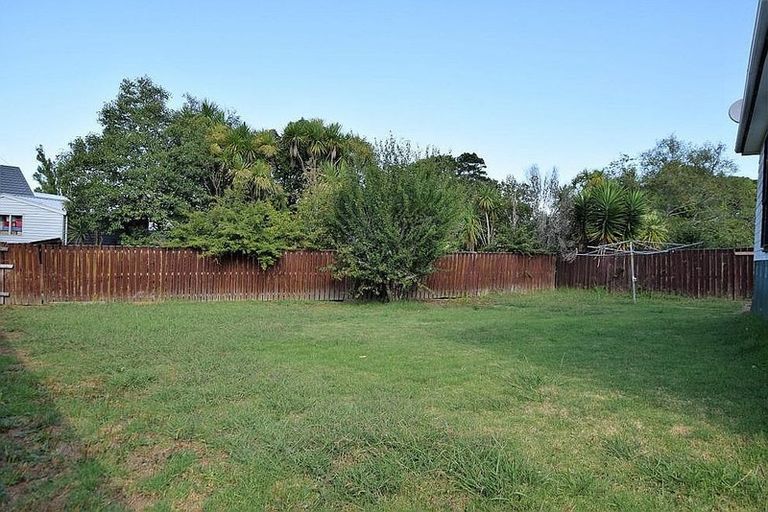 Photo of property in 14 Mile Place, Henderson, Auckland, 0612