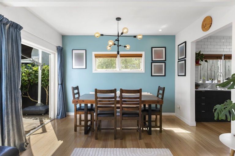 Photo of property in 25 Marine Parade, Eastbourne, Lower Hutt, 5013