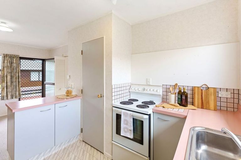 Photo of property in 15 Atarau Grove, Paraparaumu, 5032