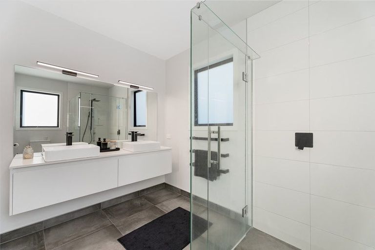 Photo of property in 42 Oceana Drive, Welcome Bay, Tauranga, 3175