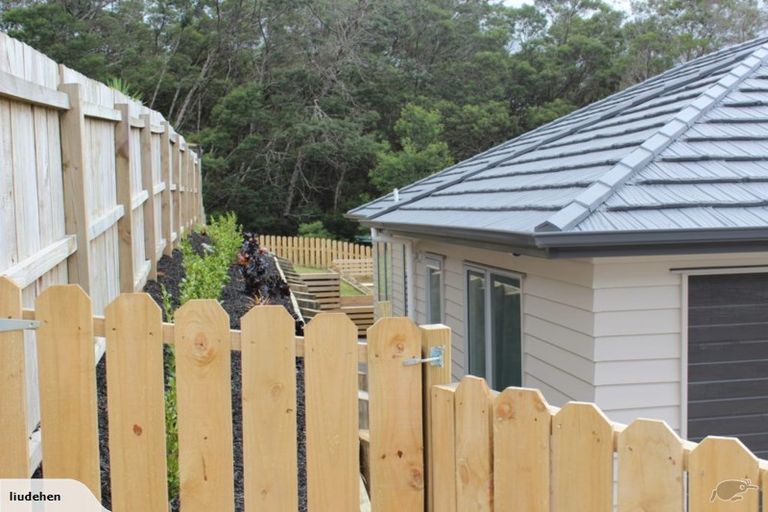 Photo of property in 92 Tiriwa Drive, Massey, Auckland, 0614