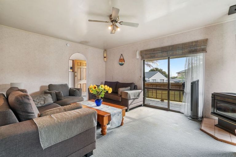 Photo of property in 5 Aronia Way, Goodwood Heights, Auckland, 2105