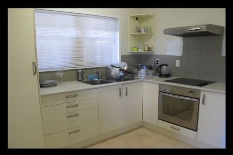 Photo of property in 1/5 Otakau Road, Milford, Auckland, 0620