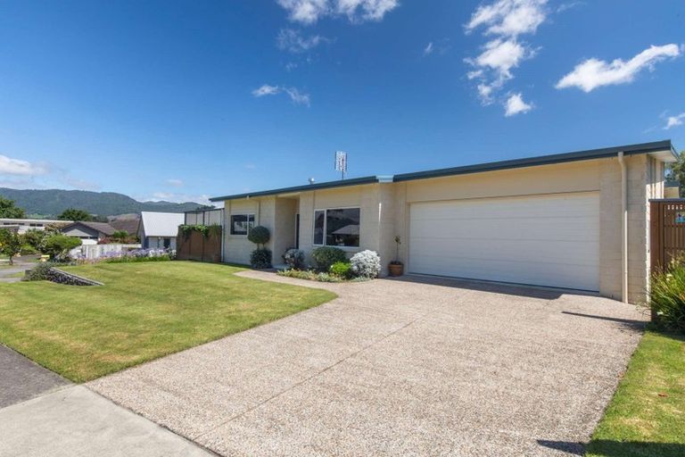 Photo of property in 10 Riverside Place, Katikati, 3129