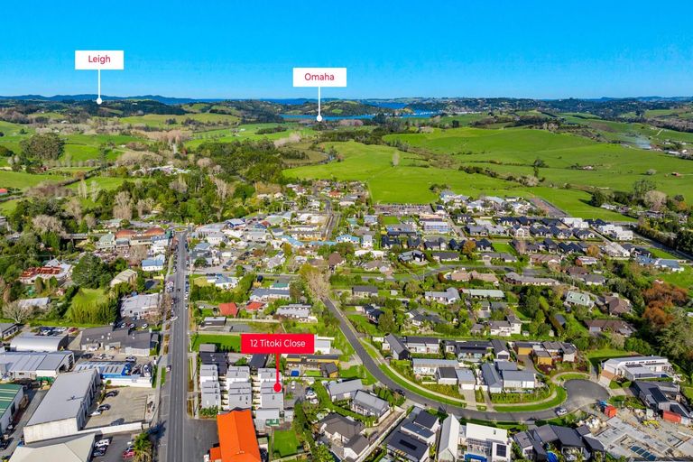 Photo of property in 12 Titoki Close, Matakana, 0985