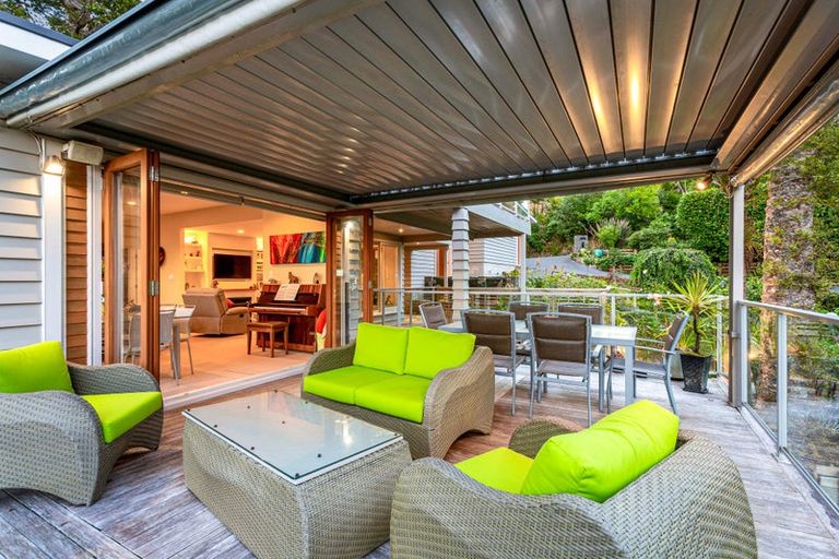 Photo of property in 20 Rangiwai Road, Titirangi, Auckland, 0604