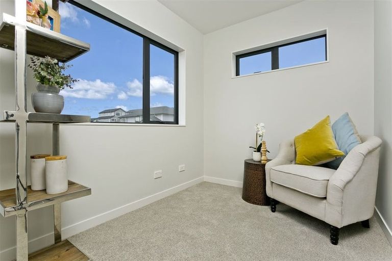 Photo of property in 8 Turutu Place, Long Bay, Auckland, 0630