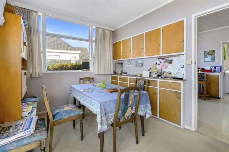 Photo of property in 25 Bournemouth Terrace, Murrays Bay, Auckland, 0630