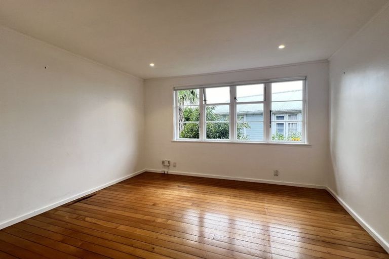Photo of property in 2 Leander Road, Bayswater, Auckland, 0622