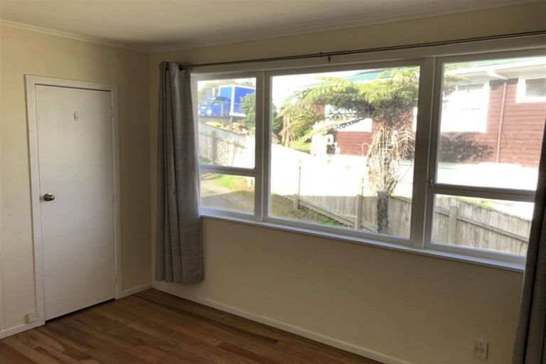 Photo of property in 594 Glenfield Road, Bayview, Auckland, 0629