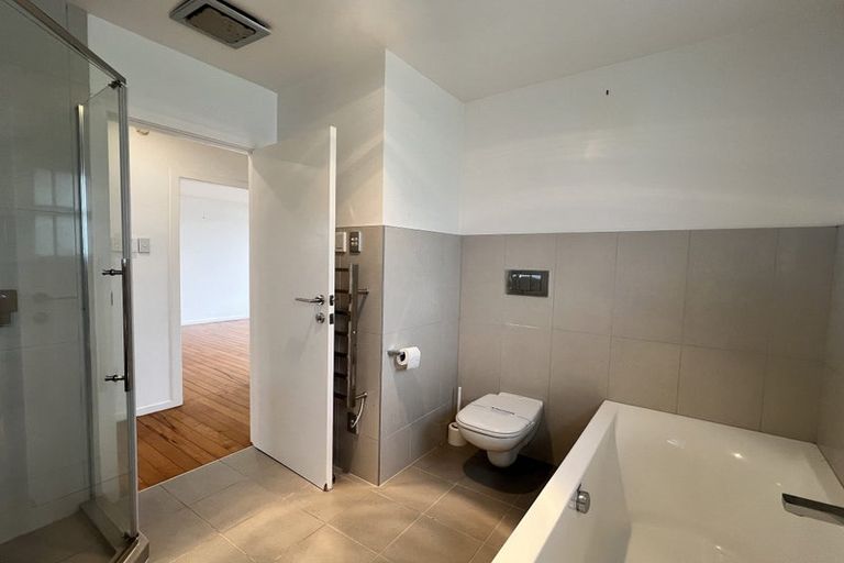 Photo of property in 2 Leander Road, Bayswater, Auckland, 0622