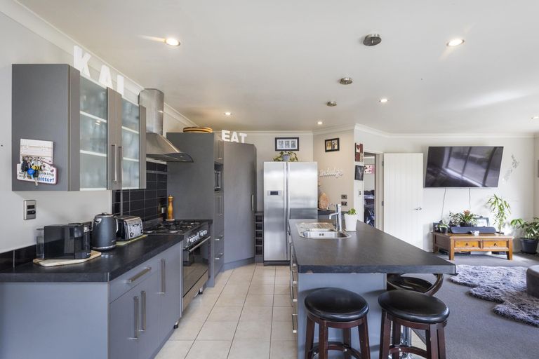 Photo of property in 9 Dryden Court, Kelvin Grove, Palmerston North, 4414