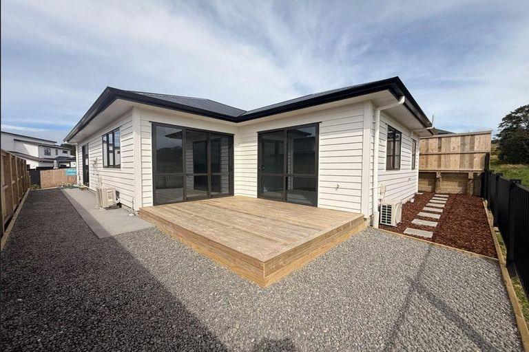Photo of property in 50 Whakairo Crescent, Gulf Harbour, Whangaparaoa, 0930