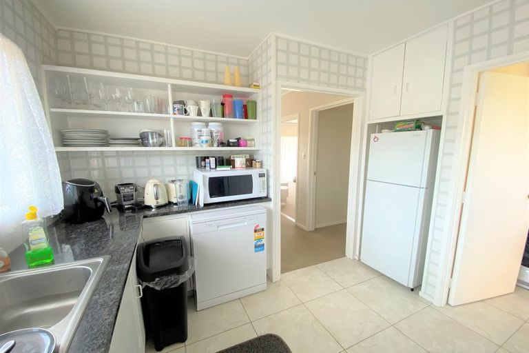 Photo of property in 49 Tupaki Place, Pakuranga Heights, Auckland, 2010