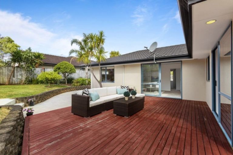 Photo of property in 17 Admirals Court Drive, Greenhithe, Auckland, 0632