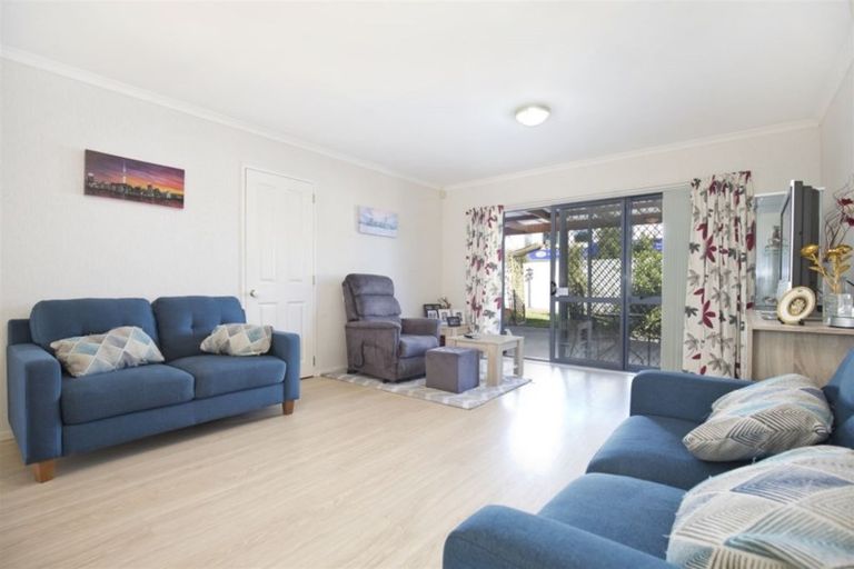 Photo of property in 2 Westvale Avenue, Ranui, Auckland, 0612
