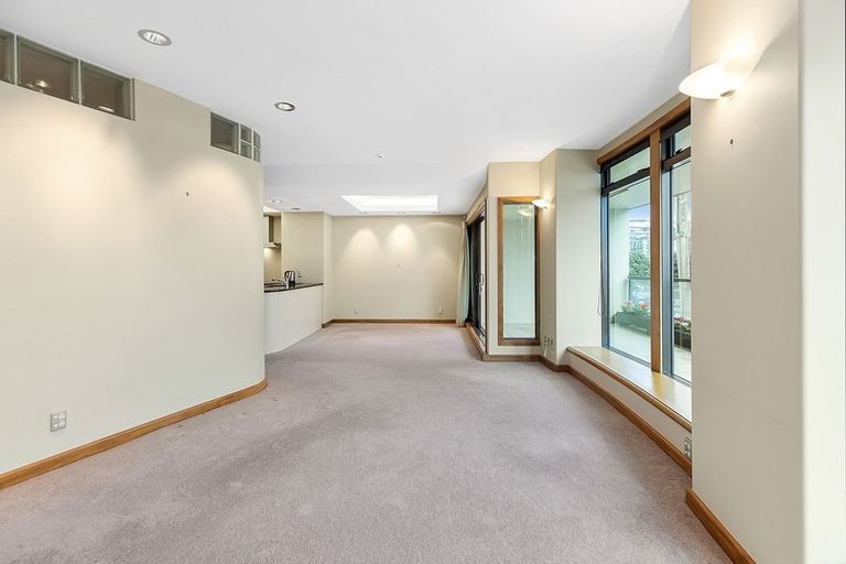 Photo of property in Semple House, 1b/84 Oriental Parade, Oriental Bay, Wellington, 6011