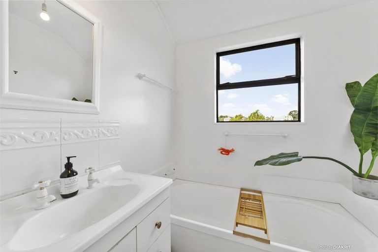 Photo of property in 84 Raroa Road, Kelburn, Wellington, 6012