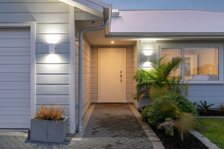 Photo of property in 2 Livingstone Drive, Papamoa Beach, Papamoa, 3118