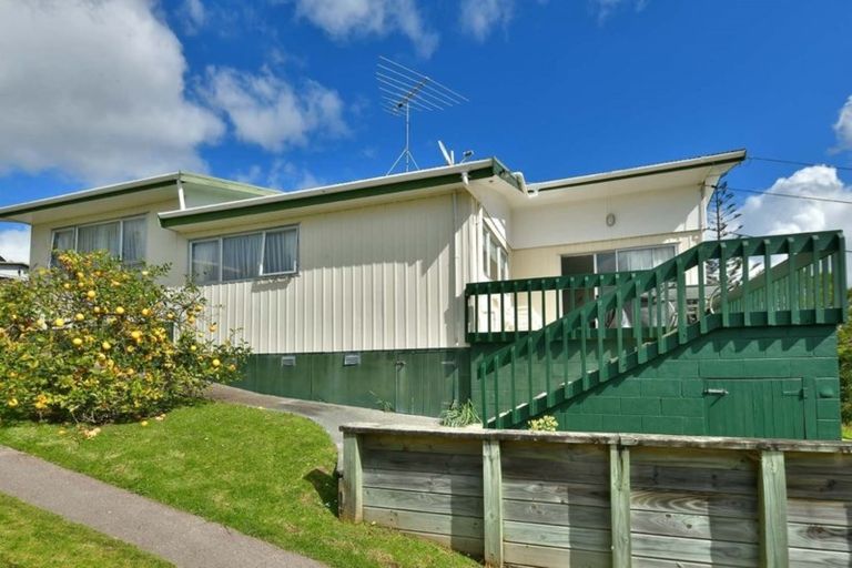 Photo of property in 18 Cedar Terrace, Stanmore Bay, Whangaparaoa, 0932