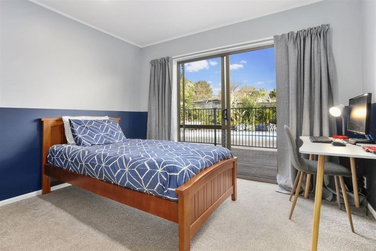 Photo of property in 8 Higham Ferrers Place, Red Beach, 0932