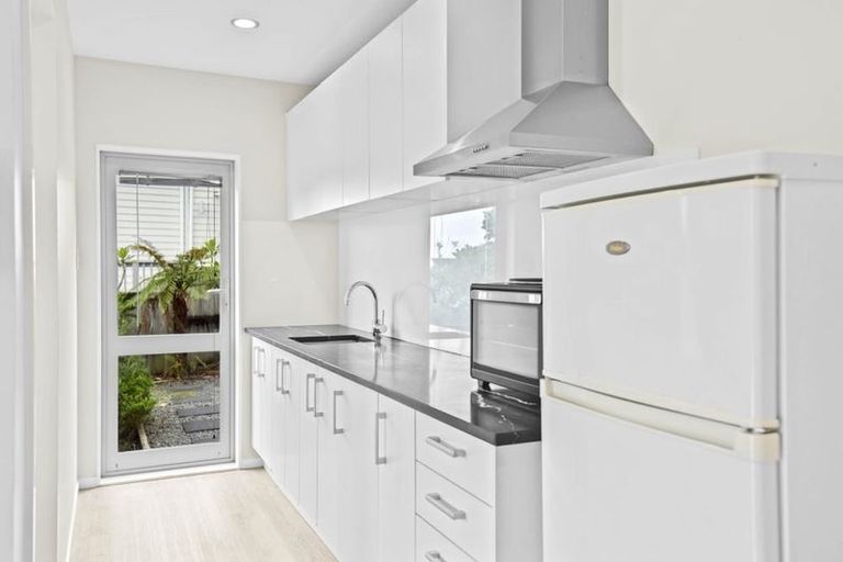 Photo of property in 44 Borneo Drive, Fairview Heights, Auckland, 0632