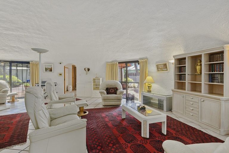 Photo of property in 254 Memorial Avenue, Burnside, Christchurch, 8053