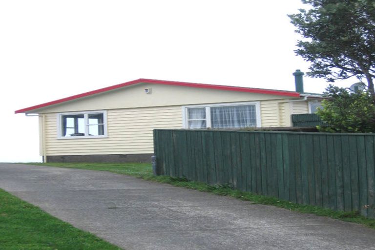 Photo of property in 11 Cheyne Walk, Newlands, Wellington, 6037