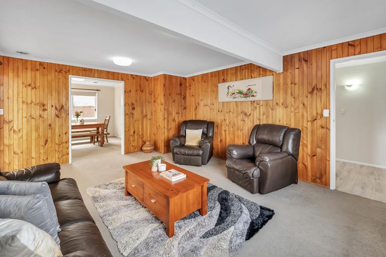 Photo of property in 129 Botany Road, Botany Downs, Auckland, 2010